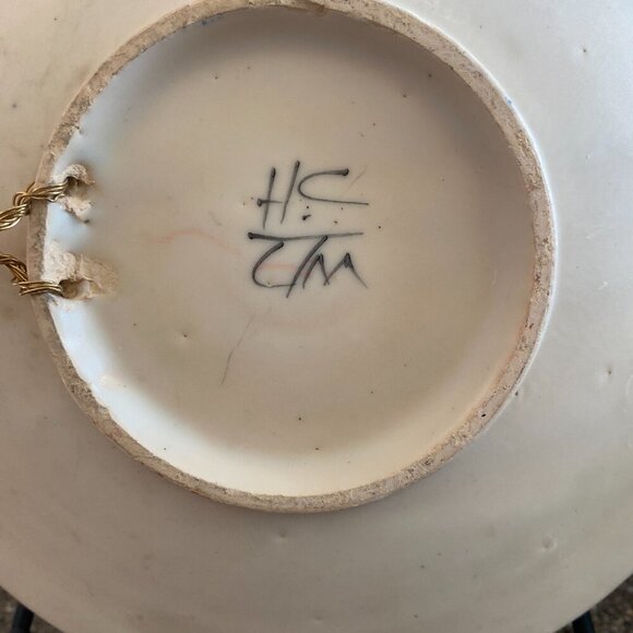 Hand painted artist signed 8" shallow bowl plate hang or display multi-colored - Picture 4 of 10